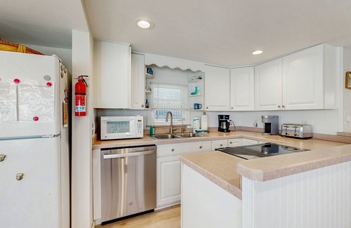 Ocean View House | Town of Ocean View dog friendly home w/cable, streaming & free WIFI