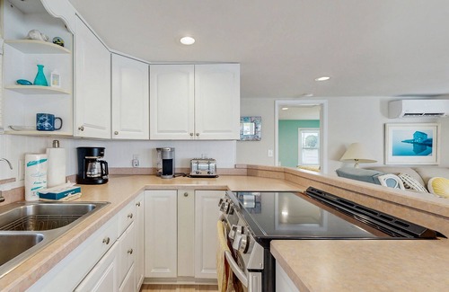 Ocean View House | Town of Ocean View dog friendly home w/cable, streaming & free WIFI