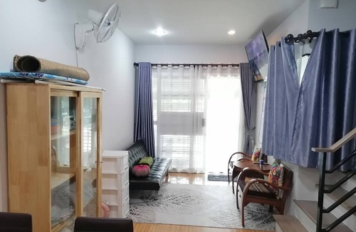 Pathum Thani House | Townhome in Suburbs of BKK, 3BR/3BA, Pool&Gym