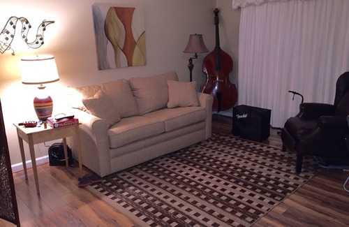 Downtown Eastside House | Townhouse near Campus