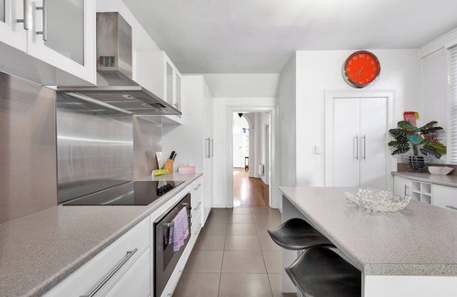Launceston CBD House | Townhouse with Tesla charger!