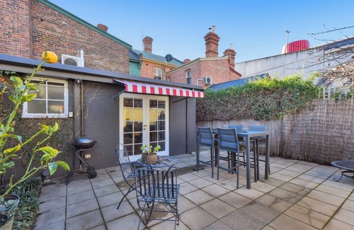 Launceston CBD House | Townhouse with Tesla charger!