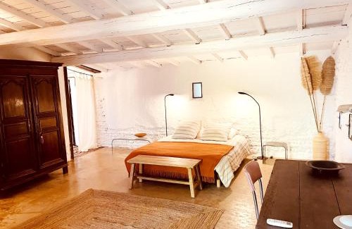 Costieres House | Très Belle rotonde déco Bohème, tennis, parking