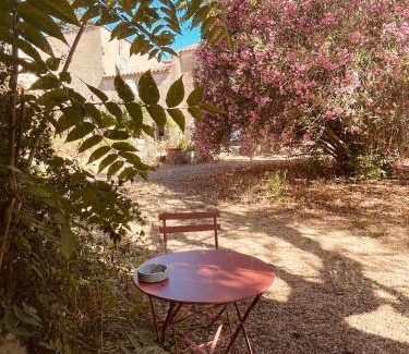 Costieres House | Très Belle rotonde déco Bohème, tennis, parking