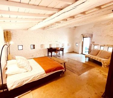 Costieres House | Très Belle rotonde déco Bohème, tennis, parking