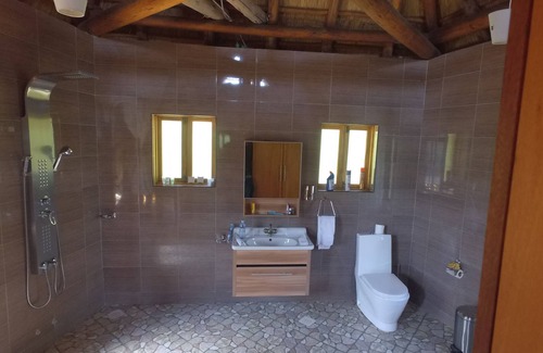 Bwindi Hotel | Trackers Safari Lodge Bwindi