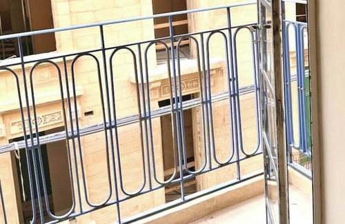 Il-Balluta Apartment | Traditional Apartment St Julian 150m from the Sea, 3 beds 3 baths