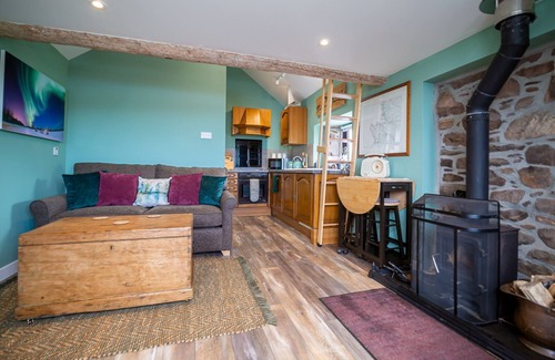 Clachtoll Cottage | Traditional cottage beside the beach
