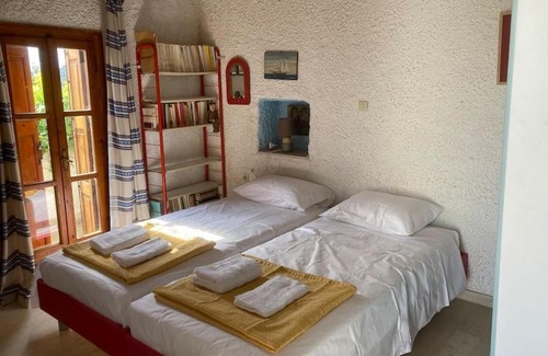 Armenoi House | Traditional Cottage House