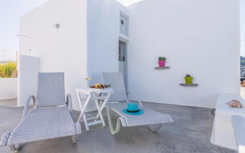 Mandrakia House | Traditional House by the Sea