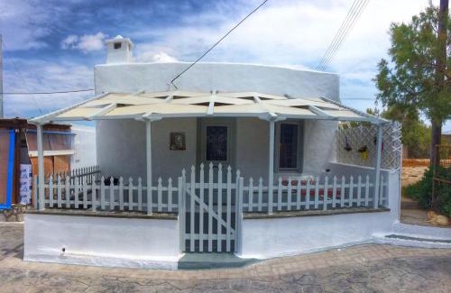 Mandrakia House | Traditional House by the Sea