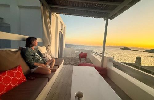Mandrakia House | Traditional Waterfront House