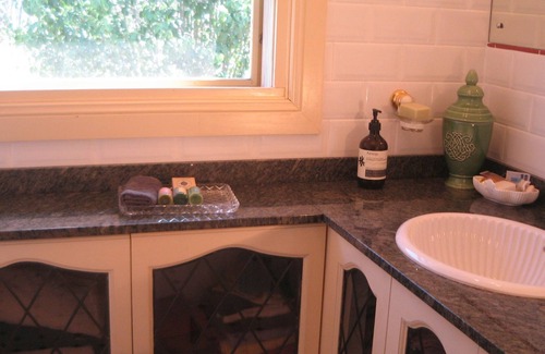 Grose Vale Bed & Breakfast | Trafalgar B & B "Rose Room"