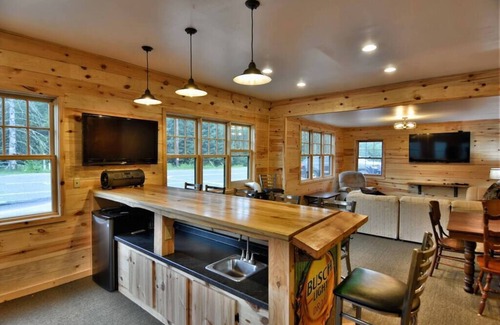 Clam Lake House | Trailhead Lodge-Downtown Clam Lake*Snowmobile trail access*