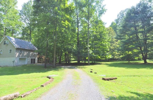 Great Cacapon Ski Chalet | Trails End River Retreat - River Access - Pet Friendly - Hot Tub - Grill - Wifi - Fire Pit - Deck - Screen Porch - Family Friendly - Fishing - King Bed - Wood Stove
