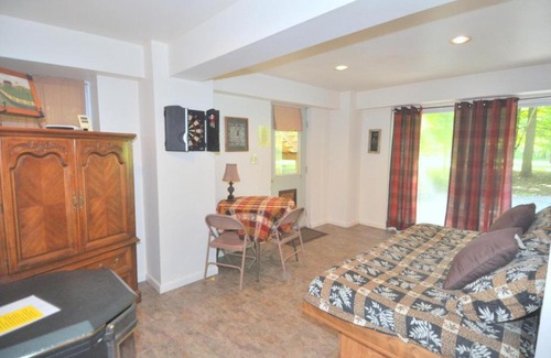Great Cacapon Ski Chalet | Trails End River Retreat - River Access - Pet Friendly - Hot Tub - Grill - Wifi - Fire Pit - Deck - Screen Porch - Family Friendly - Fishing - King Bed - Wood Stove