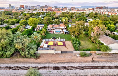 Tempe House | Train Watching House. Across from ASU - Near DT Tempe. Lots of amenities