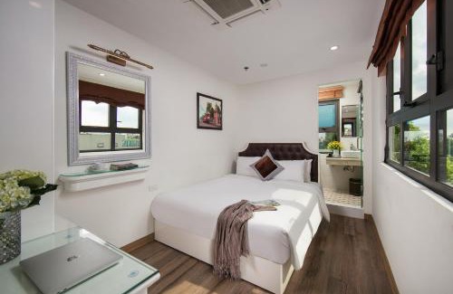 Hang Bac Hotel | TrangTrang Premium Hotel & Sky Bar