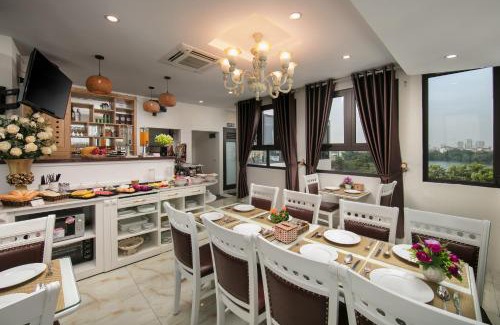 Hang Bac Hotel | TrangTrang Premium Hotel & Sky Bar