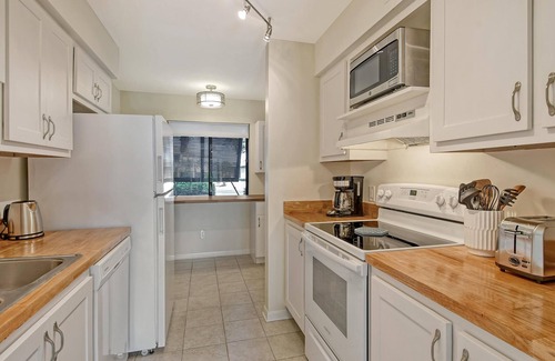 The Meadows Condo | Tranquil 2bed/2bath condo Golf Course Front in the Meadows