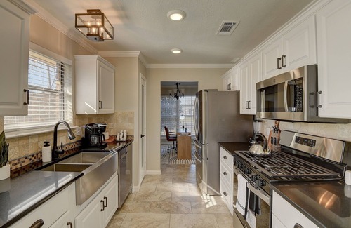 Rowlett House | Tranquil and Cozy Retreat just minutes from Lake Ray Hubbard. Pets welcome!