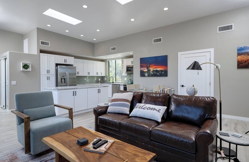 Sunrise Territory Estates House | Tranquil and Luxurious Guesthouse near hikes and trails in Tucson with Hot tub