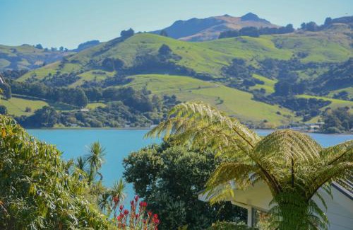 Duvauchelle House | Tranquil Bay Family Retreat, Relax, Recharge - Punga Cottage