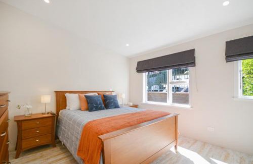Duvauchelle House | Tranquil Bay Family Retreat, Relax, Recharge - Punga Cottage