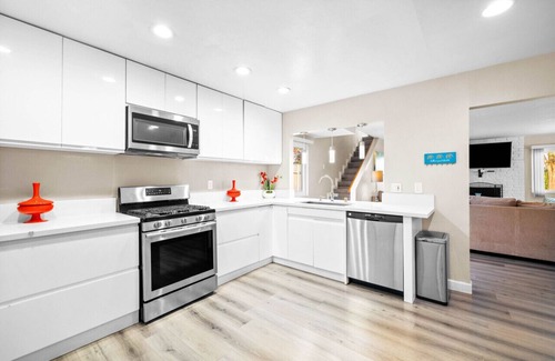 North Clairemont House | Tranquil Escape Pool Hot Tub Game Room