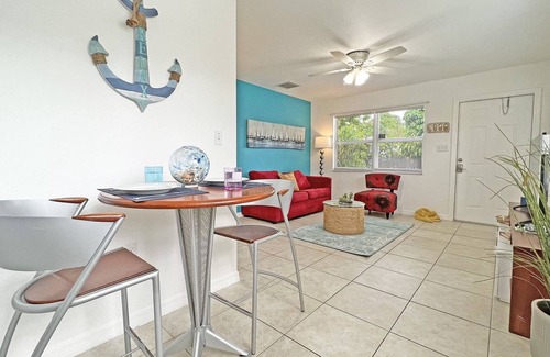 Santa Barbara Estates Apartment | Tranquil Garden Pied a Terre - Walk to Pompano's Public Beach!