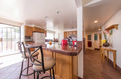 El Cajon House | Tranquil Hilltop 3BR retreat that fits 6+