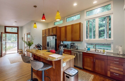 Kehena Beach Estates House | Tranquil Island Escape | Walk to Kehena Beach | Washer & dryer, WiFi