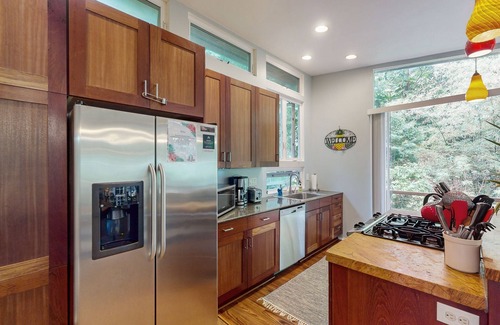 Kehena Beach Estates House | Tranquil Island Escape | Walk to Kehena Beach | Washer & dryer, WiFi