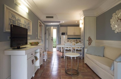 Pula Apartment | Tranquil Lantana Resort 2 Bedroom Apartments Sleeps 7 Persons