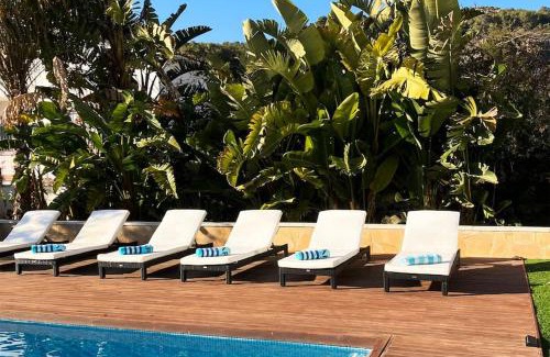 Vallpineda Villa | Tranquil large 6 bedroom family Villa sleeps 20 near sitges