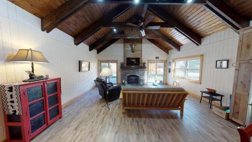 Red River House | Tranquil Little Cabin On The River With High Speed Wifi