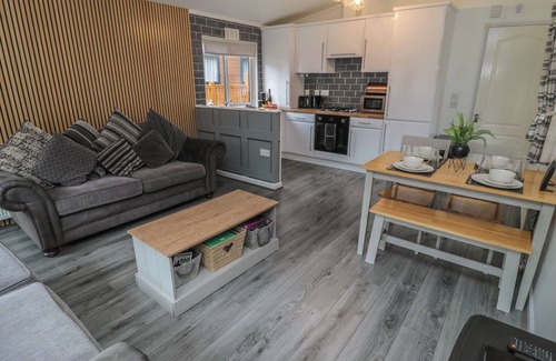 Swarland Cottage | TRANQUIL LODGE, pet friendly, country holiday cottage in Swarland