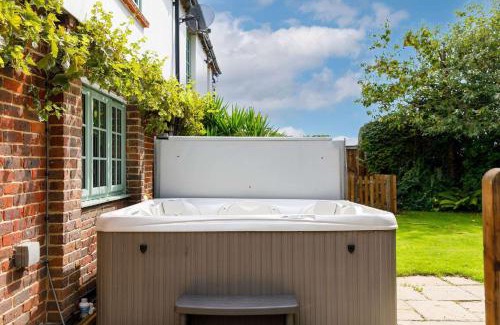 Chichester House | Tranquil Luxe in Country Cottage