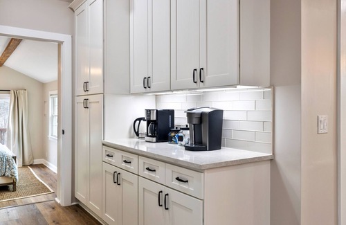 Maryville House | Tranquil Mountain Escape: Luxurious 5-Bedroom Farmhouse with Pool