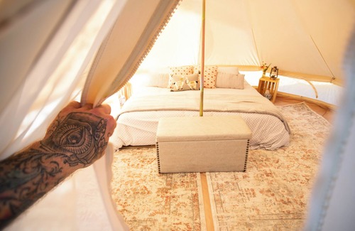 Burnt Ranch Bed & Breakfast | Tranquil Mountain Glamp: Swimming, Organic Meals, Hike Trails + Kayaking