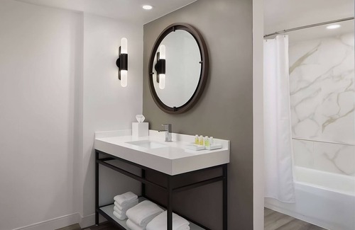 Lihue Hotel | Tranquil Oasis on Kaua'i's Shores! 4 Ocean View Rooms! Pool, Airport Shuttle!