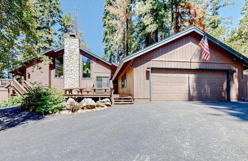 Shaver Lake House | Tranquil Pines Estate