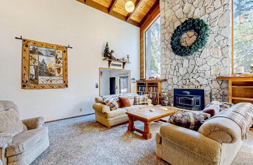 Shaver Lake House | Tranquil Pines Estate