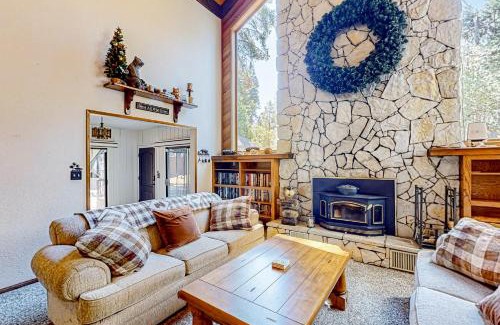 Shaver Lake House | Tranquil Pines Estate