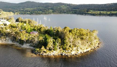 Deep Bay House | Tranquil Point