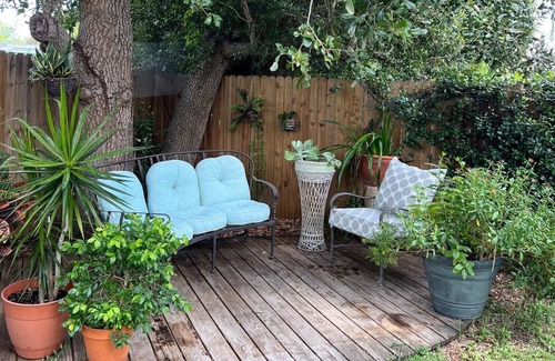 Southgate Apartment | Tranquil studio with AC in sunny Sarasota, close to beach and downtown Sarasota