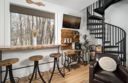 Banner Elk Cottage | Tranquil & Stylish ~ Near Skiing ~ Hot Tub ~ Views