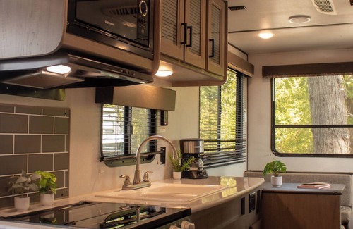 Archie House | Tranquil Trailside Stay