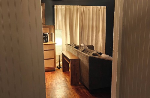 Canton Cottage | Tranquil Treehouse Cottage 10 mins from Downtown Canton