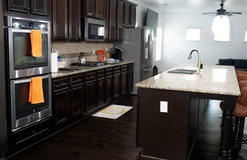 Fairburn House | Tranquility with comfort in mind. W Fire-pit & pool table. Proximity to airport